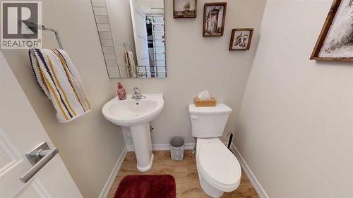 4020 Monarch Way, Stettler, AB - Indoor Photo Showing Bathroom