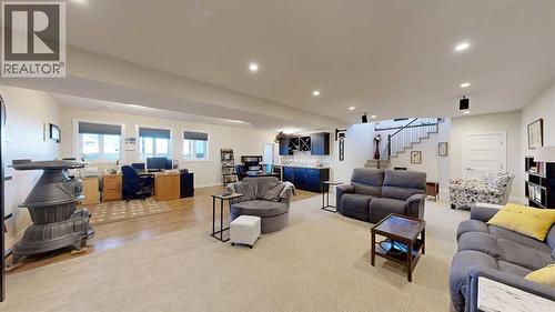 4020 Monarch Way, Stettler, AB - Indoor Photo Showing Living Room