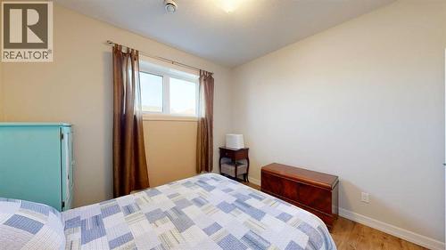 4020 Monarch Way, Stettler, AB - Indoor Photo Showing Bedroom