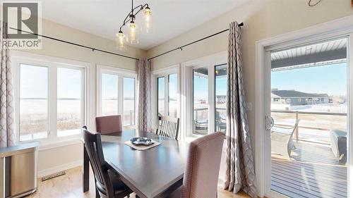 4020 Monarch Way, Stettler, AB - Indoor Photo Showing Dining Room