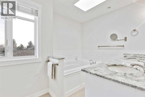 2728 Cochrane Road Nw, Calgary, AB - Indoor Photo Showing Bathroom