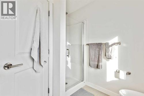 2728 Cochrane Road Nw, Calgary, AB - Indoor Photo Showing Bathroom