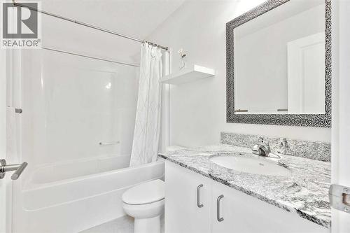 2728 Cochrane Road Nw, Calgary, AB - Indoor Photo Showing Bathroom