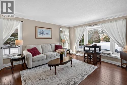 2264 Britannia Road, Burlington, ON - Indoor Photo Showing Living Room