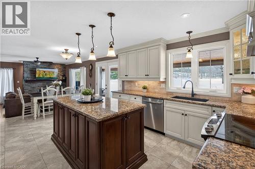 2264 Britannia Road, Burlington, ON - Indoor Photo Showing Kitchen With Upgraded Kitchen