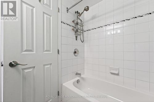 90D Templeton Street, Ottawa, ON - Indoor Photo Showing Bathroom