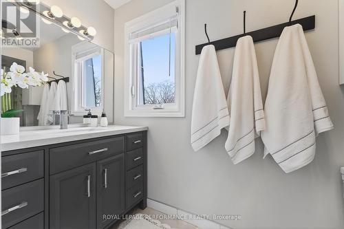 90D Templeton Street, Ottawa, ON - Indoor Photo Showing Bathroom