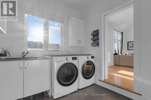 38 Pine Avenue N, Mississauga, ON - Indoor Photo Showing Laundry Room