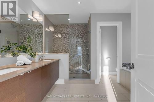 38 Pine Avenue N, Mississauga, ON - Indoor Photo Showing Bathroom