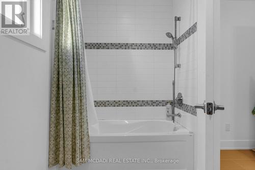 38 Pine Avenue N, Mississauga, ON - Indoor Photo Showing Bathroom