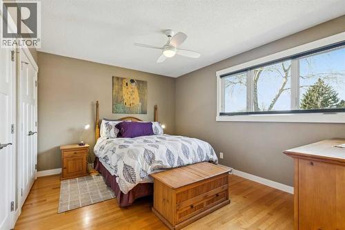 1507 Cayuga Drive Nw, Calgary, AB - Indoor Photo Showing Bedroom