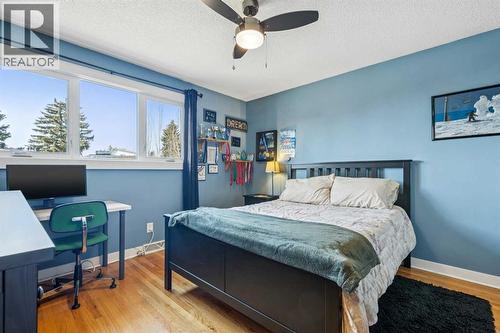 1507 Cayuga Drive Nw, Calgary, AB - Indoor Photo Showing Bedroom