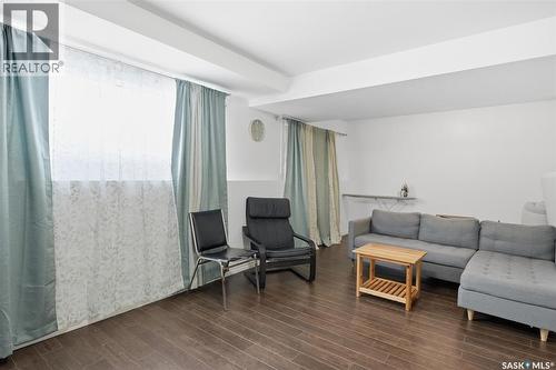 118-120 Barber Crescent, Saskatoon, SK - Indoor Photo Showing Living Room