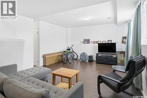 118-120 Barber Crescent, Saskatoon, SK - Indoor Photo Showing Living Room