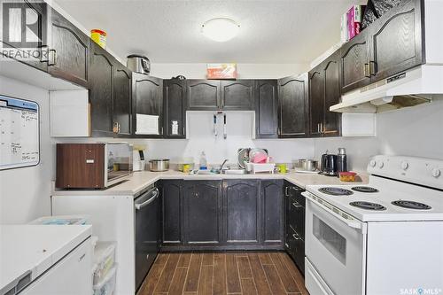 118-120 Barber Crescent, Saskatoon, SK - Indoor Photo Showing Kitchen