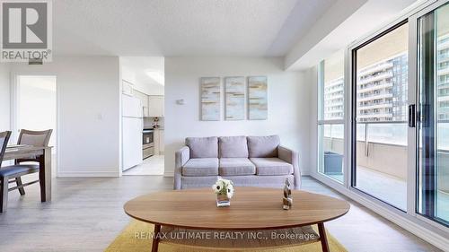 905 - 18 Spring Garden Avenue, Toronto, ON - Indoor Photo Showing Living Room