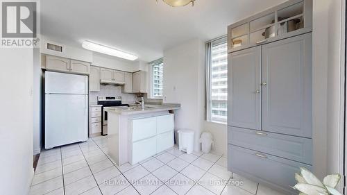 905 - 18 Spring Garden Avenue, Toronto, ON - Indoor Photo Showing Kitchen