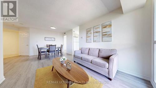 905 - 18 Spring Garden Avenue, Toronto, ON - Indoor Photo Showing Living Room