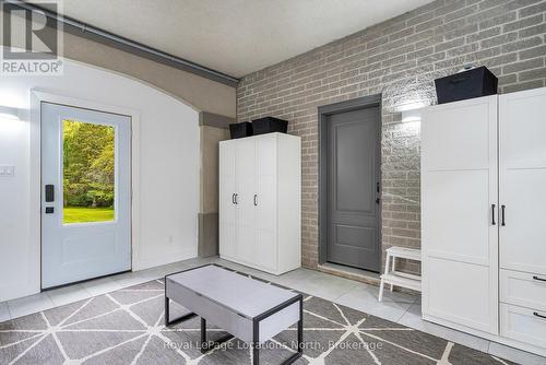 7833 Poplar Side Road, Clearview, ON - Indoor Photo Showing Other Room