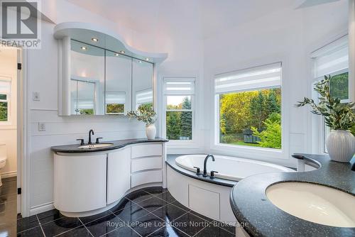 7833 Poplar Side Road, Clearview, ON - Indoor Photo Showing Bathroom