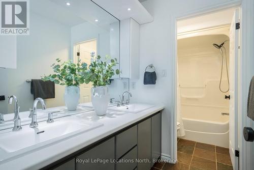 7833 Poplar Side Road, Clearview, ON - Indoor Photo Showing Bathroom