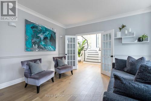 7833 Poplar Side Road, Clearview, ON - Indoor Photo Showing Living Room