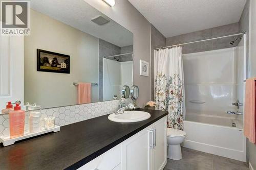 444 Legacy Point Se, Calgary, AB - Indoor Photo Showing Bathroom