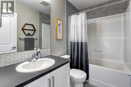 444 Legacy Point Se, Calgary, AB - Indoor Photo Showing Bathroom
