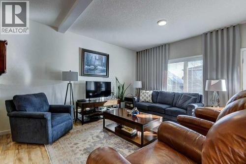 444 Legacy Point Se, Calgary, AB - Indoor Photo Showing Living Room