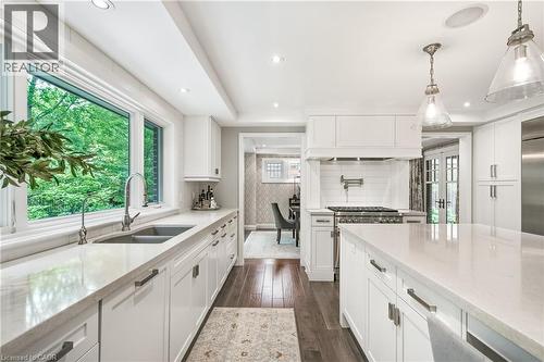 61 Oak Knoll Drive, Hamilton, ON - Indoor Photo Showing Kitchen With Double Sink With Upgraded Kitchen