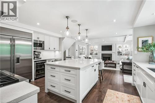 61 Oak Knoll Drive, Hamilton, ON - Indoor Photo Showing Kitchen With Upgraded Kitchen