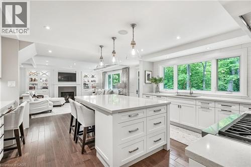 61 Oak Knoll Drive, Hamilton, ON - Indoor Photo Showing Kitchen With Upgraded Kitchen
