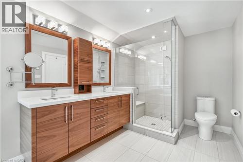 61 Oak Knoll Drive, Hamilton, ON - Indoor Photo Showing Bathroom