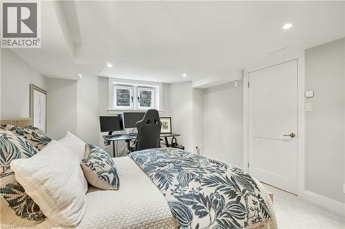 61 Oak Knoll Drive, Hamilton, ON - Indoor Photo Showing Bedroom