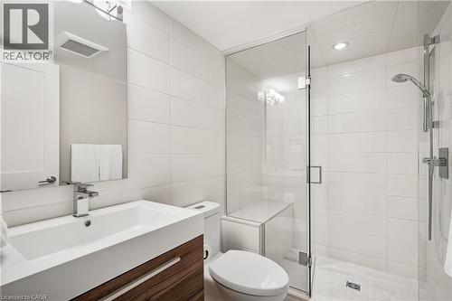 61 Oak Knoll Drive, Hamilton, ON - Indoor Photo Showing Bathroom