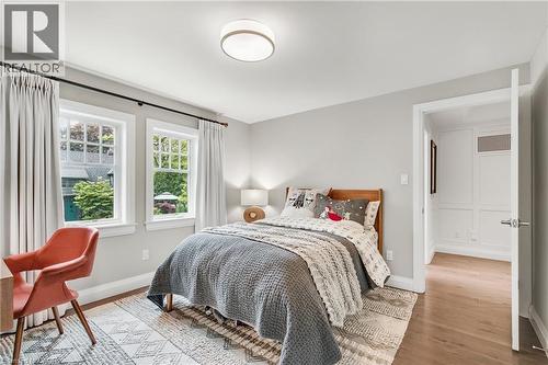 61 Oak Knoll Drive, Hamilton, ON - Indoor Photo Showing Bedroom