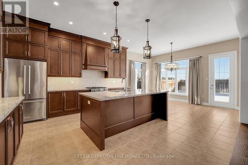 31 Munsie Drive, King, ON - Indoor Photo Showing Kitchen With Upgraded Kitchen