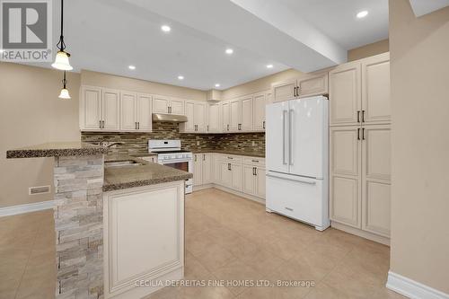 31 Munsie Drive, King, ON - Indoor Photo Showing Kitchen
