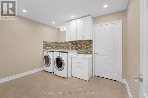 31 Munsie Drive, King, ON - Indoor Photo Showing Laundry Room
