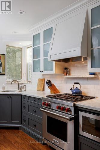 35 Grenview Boulevard N, Toronto, ON - Indoor Photo Showing Kitchen With Upgraded Kitchen