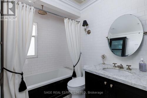 35 Grenview Boulevard N, Toronto, ON - Indoor Photo Showing Bathroom