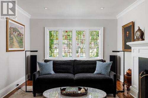 35 Grenview Boulevard N, Toronto, ON - Indoor Photo Showing Living Room