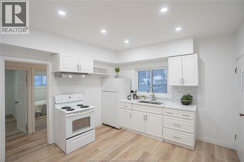 538 Oak Unit# Main Floor, Windsor, ON - Indoor Photo Showing Kitchen With Double Sink