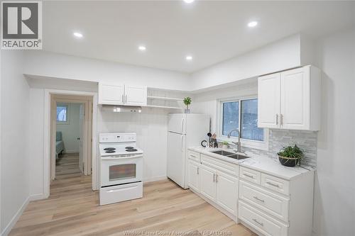 538 Oak Unit# Main Floor, Windsor, ON - Indoor Photo Showing Kitchen With Double Sink
