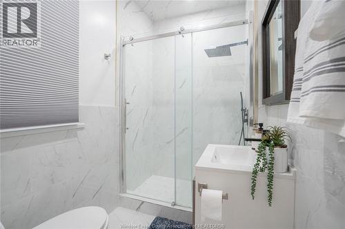 538 Oak Unit# Main Floor, Windsor, ON - Indoor Photo Showing Bathroom