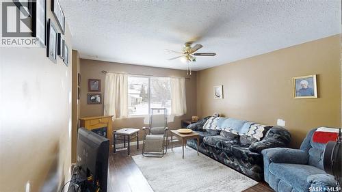 30 Confederation Crescent, Saskatoon, SK - Indoor Photo Showing Living Room