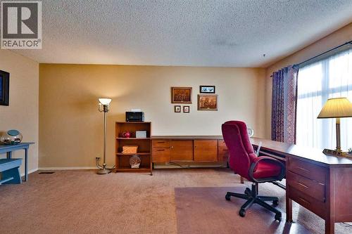 95 N 250 W, Raymond, AB - Indoor Photo Showing Other Room