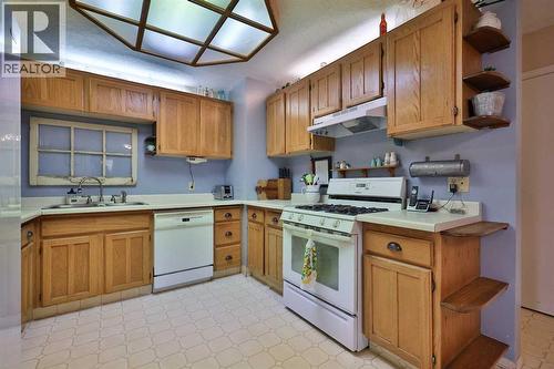 95 N 250 W, Raymond, AB - Indoor Photo Showing Kitchen With Double Sink