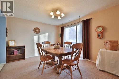 95 N 250 W, Raymond, AB - Indoor Photo Showing Dining Room