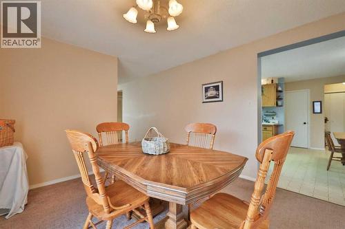95 N 250 W, Raymond, AB - Indoor Photo Showing Dining Room